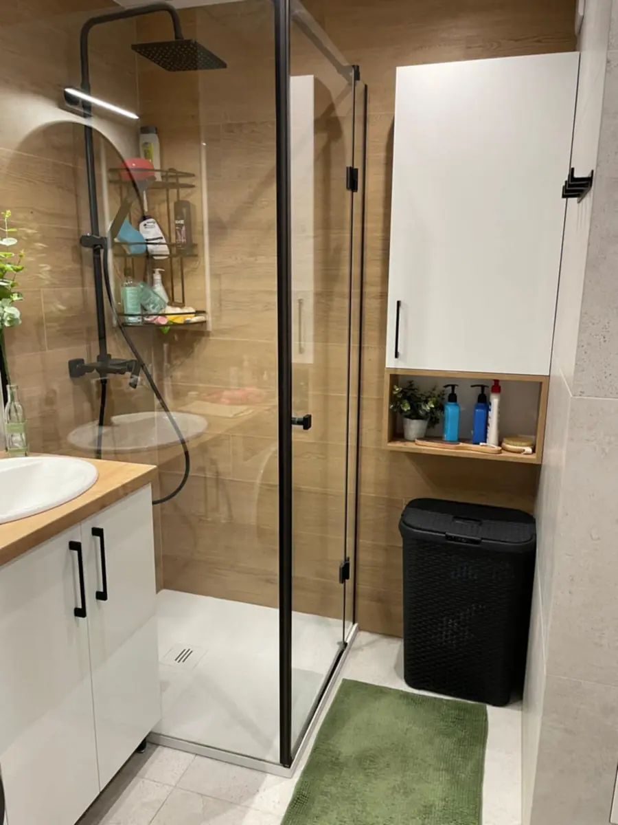 Gotowa kabina prysznicowa i zabudowa łazienkowa